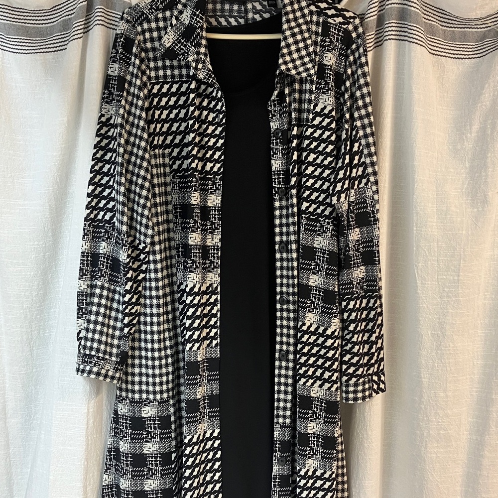 Black and White Patterned Long 2 piece dress with duster.  size 1x.